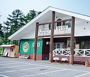 広い駐車場とお客様用トイレ