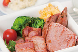 牛乳と黒豚ハム・ソーセージ