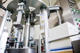 工夫と改良を重ねた生産ライン。